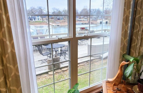Afton House | Monkey Island, Afton, OK Grand Lake, Water Front, Boat Slip, No stairs, Pets Ok