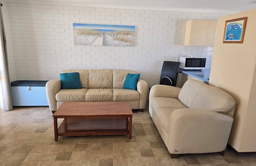 Denham Apartment | Monkey Mia Sharkbay . World Hertiage Area. nDenham Unit sleeps 6 people