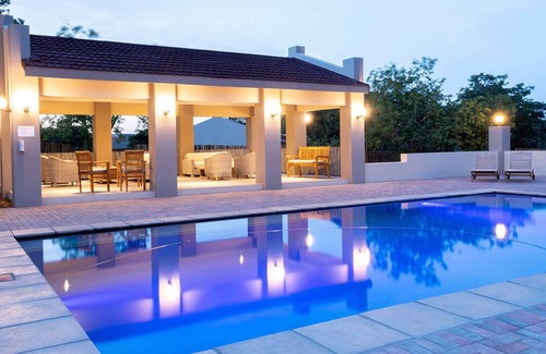 White River House | Monkey Thorn Guest Lodge