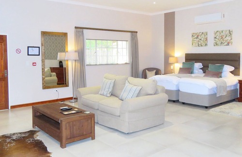 White River House | Monkey Thorn Guest Lodge