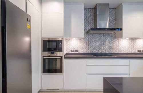 Khlong Tan Nuea Villa | Monochrome designer pool Villa