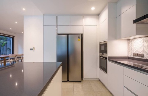 Khlong Tan Nuea Villa | Monochrome designer pool Villa