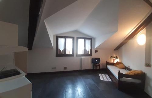 Precotto Apartment | Monolocale piano alto luminoso pochi minuti metro rossa Milano