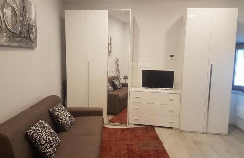 Verbania Apartment | Monolocale piano terra direttamente sul lago