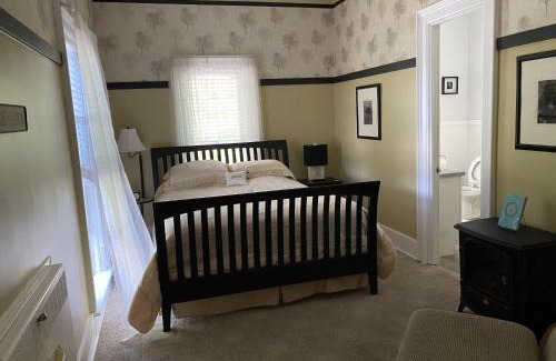 South Haven Bed & Breakfast | Monroe Manor Inn