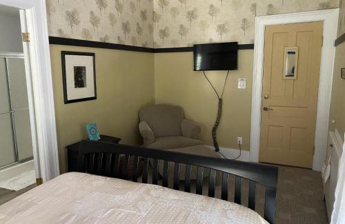 South Haven Bed & Breakfast | Monroe Manor Inn