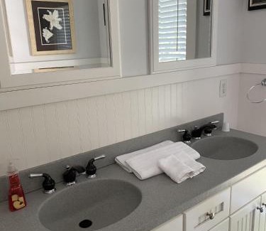 South Haven Bed & Breakfast | Monroe Manor Inn