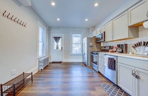 Stroudsburg House | Monroe24 · BrickStone Lodge-Modern King Suite near Main St-C