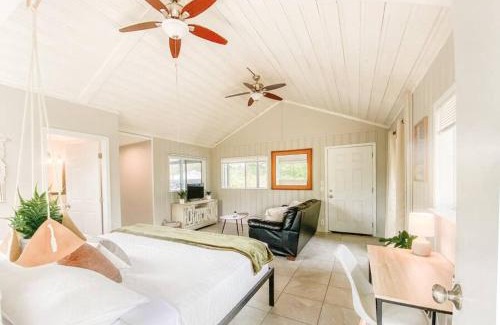 Keaau Apartment | Monstera Bungalow, Spacious, King Bed, Big Kitchen