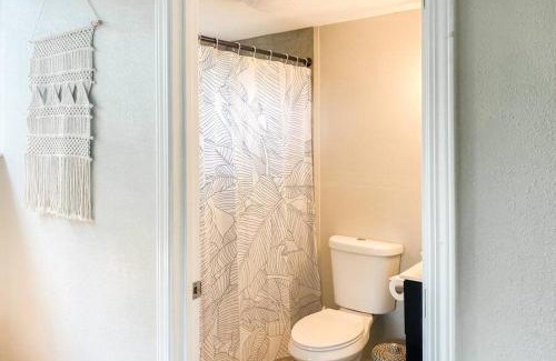 Keaau Apartment | Monstera Bungalow, Spacious, King Bed, Big Kitchen