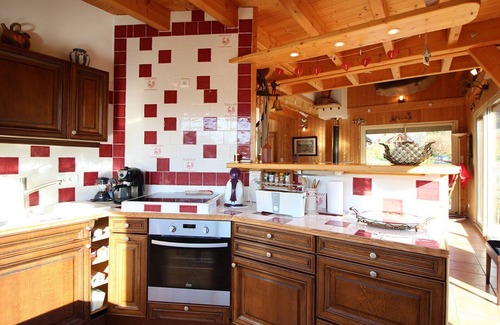 Mont-Dore Ski Chalet | Mont-Dore: Spacious chalet with parking and large grounds