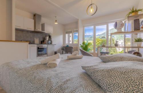 Annecy-le-Vieux Apartment | Mont-Lac - Free parking - By a park - Mountain view - near lake