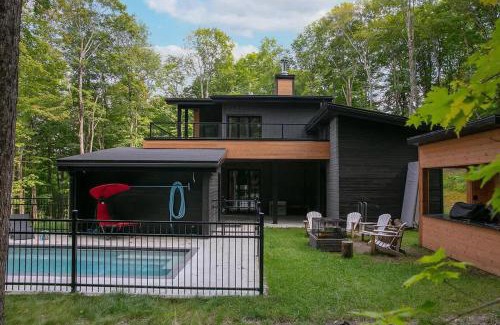 Potton Ski Chalet | Mont Owl's Head - Sauna - Spa - Inground Pool