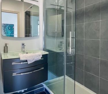 Annecy Apartment | Mont Royal - piscine - balcon vue imprenable sur les montagnes