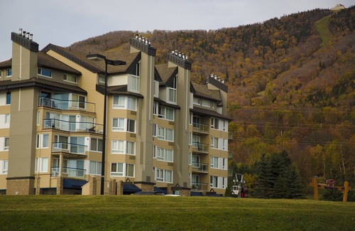 Beaupre Apartment | Mont Sainte Anne, Massif de Charlevoix, studio ski IN ski OUT Quebec city