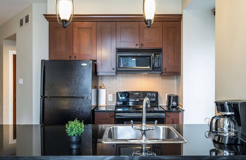 Mont-Tremblant Hotel | Mont-Tremblant - Château Beauvallon - Three Bedroom Suite-Free resort shuttle!