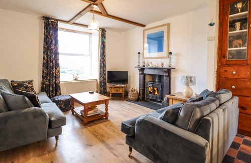 Tanygrisiau Cottage | MONTAGUE HOUSE, pet friendly, with open fire in Blaenau Ffestiniog