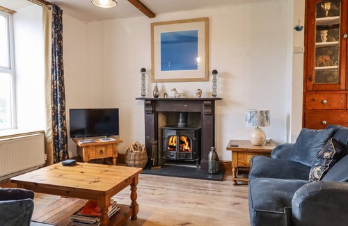 Tanygrisiau Cottage | MONTAGUE HOUSE, pet friendly, with open fire in Blaenau Ffestiniog