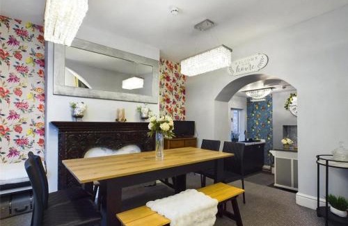 Ross-on-Wye House | Montague House Town Centre Sleeps Up To 12 Guests