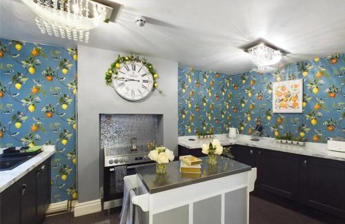 Ross-on-Wye House | Montague House Town Centre Sleeps Up To 12 Guests