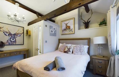 Ross-on-Wye House | Montague House Town Centre Sleeps Up To 12 Guests