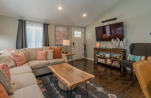 Dahlonega House | Montaluce & Wine country -Farmhouse Cottage~FirePit~Dahlonega