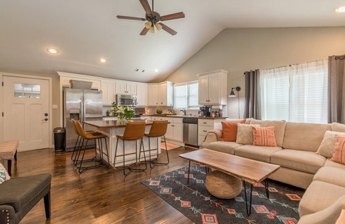 Dahlonega House | Montaluce & Wine country -Farmhouse Cottage~FirePit~Dahlonega