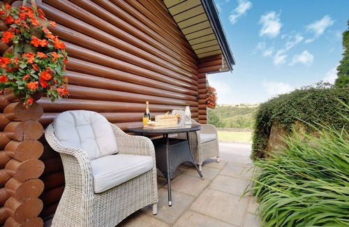 Bingley Cabin | Montana - 5 Star - Pet Friendly - Hot Tub - Scandinavian Log Cabin