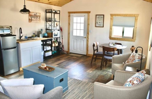 Whitehall Cabin | Montana Cabin Rental at Heart & Soul Alpacas – Kitchen, AC, WiFi & Scenic Views