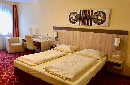 Troisdorf Hotel | Montana Hotel Köln-Bonn Airport