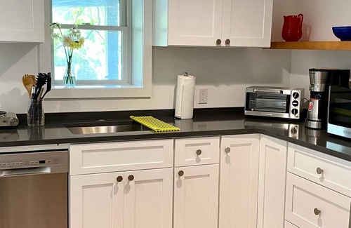Montauk Cottage | Montauk Sunset Cottage overlooking Garden! Walk to Train, Montauket and Duryea's