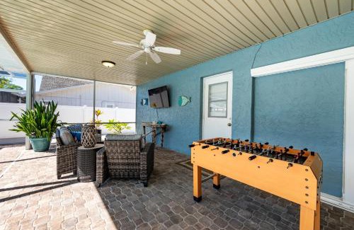 Whitney Beach House | Montauks Point! Private pool home 10 min drive to Anna Maria beaches!