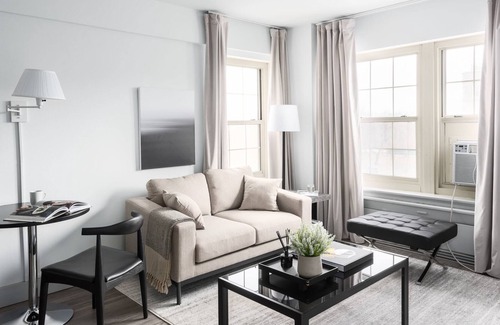 Central West End Apartment | MONTCLAIR - Modern CWE Apts near BJC by Zencity