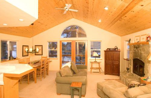 Lake Forest House | Monte Mar on North Shore - 4 BR in Quiet Neighborhood, Wood Fireplace, Near Palisades Resort