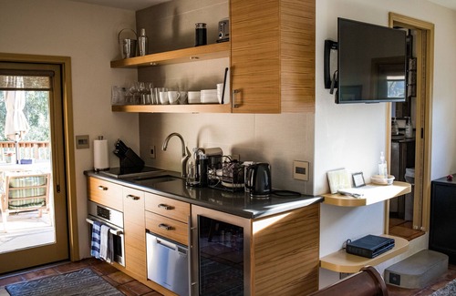 Calabasas Apartment | Monte Nido Retreat near Pepperdine/Malibu/Calabasas