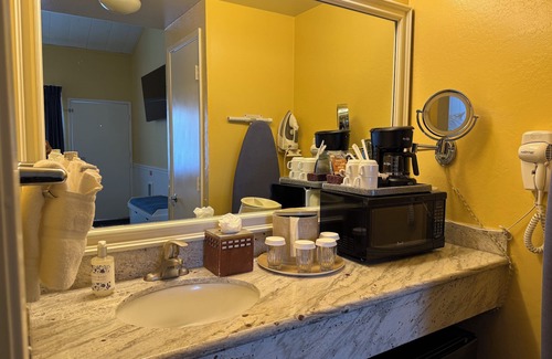Downtown Monterey Hotel | Monterey Bay Lodge