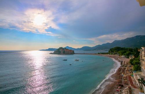 Sveti Stefan Apartment | Montesan Luxury Apartment Beach Front