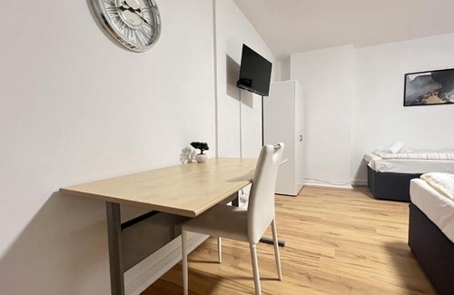 Brunsbuttel Apartment | Monteurwohnung in Brunsbüttel zentrale Lage mit Parkplatz & Blick zur Schleuse
