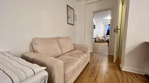 Brunsbuttel Apartment | Monteurwohnung in Brunsbüttel zentrale Lage mit Parkplatz & Blick zur Schleuse