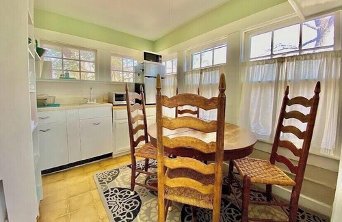 Historic Montford House | Montford Charmer Walk to Downtown Asheville