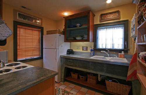 Historic Montford House | Montford Historic District, on quiet alley, 5 min walk to Downtown, 30 day min