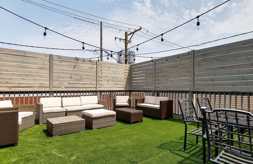 Pulaski Park Apartment | Month to Month FULLY FURNISHED Rental in West Town