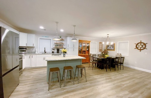 Hartwell House | monthly 40% discount, hartwell lake side home & pet