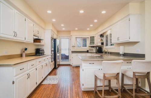 Antioch House | Monthly and Seasonal Large Petite Lake 4/4 Lakehouse Retreat with Hot Tub