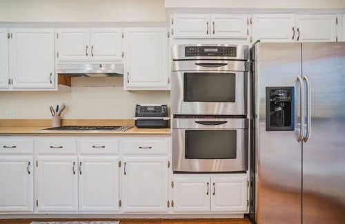 Antioch House | Monthly and Seasonal Large Petite Lake 4/4 Lakehouse Retreat with Hot Tub