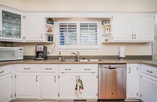 Antioch House | Monthly and Seasonal Large Petite Lake 4/4 Lakehouse Retreat with Hot Tub