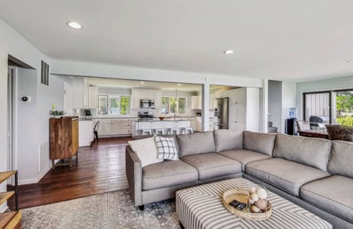 Ingleside House | Monthly and Seasonal Luxury Lakefront 5 bed 5.5 bath Estate with Private Beach