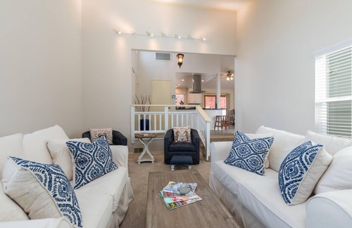 Park Hill House | Monthly Cottage on Park Hill in Cambria! So Charming in a Fabulous Location!