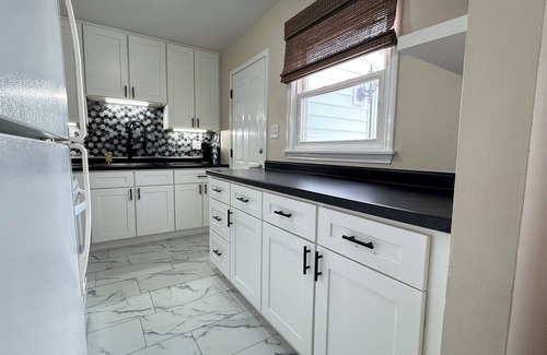 South Milwaukee House | Monthly Discount! Comfy 3BR Close to Everything!