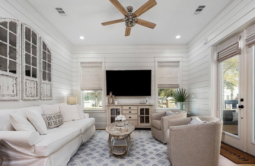 Greenway Park House | Monthly Rates for winter Farmhouse Rich in Amenities! Bikes, Pool near Beach